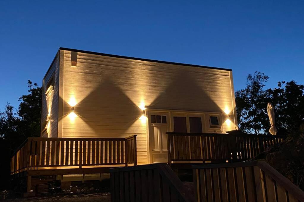 Mycket Trevlig Stuga Pa Braennoe Med Havsutsikt Branno Exterior photo